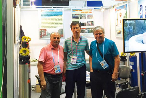 Received foreign businessman  at Canton Fair